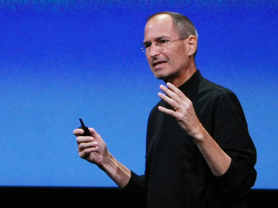 Metehnele iPhone 4, rezolvate de "sfidatorul" Jobs cu o husa gratis