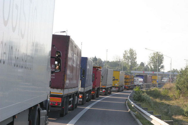 Amenzi usturatoare pentru camionagiii care-si pierd marfa pe drum