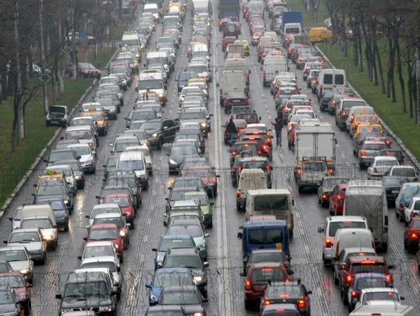 Guvernul a amânat până la 1 octombrie introducerea rovinietei electronice