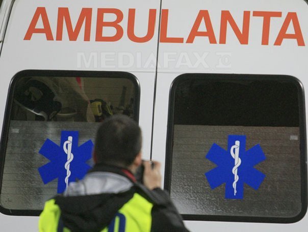 Vaslui: Echipaj de pe ambulanta batut si autosanitara vandalizata de un pacient, in drum spre spital