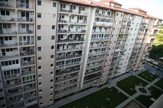 Pretul unui apartament, la jumatatea celui din 2008. Expertii spun ca ieftinirea nu e suficienta