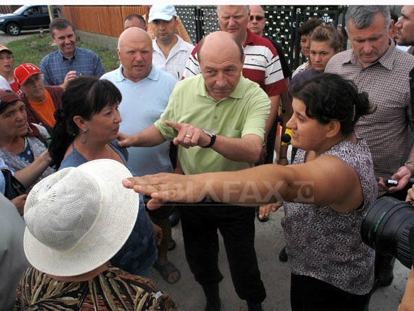 Băsescu: Parlamentarii sunt bronzați și s-au și supărat că le-am luat 25% din salariu