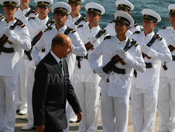 Basescu a fost huiduit inainte de a-si sustine discursul de Ziua Marinei