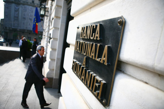 Bomba cu ceas a bancherilor: 500.000 de clienti considerati riscanti de BNR
