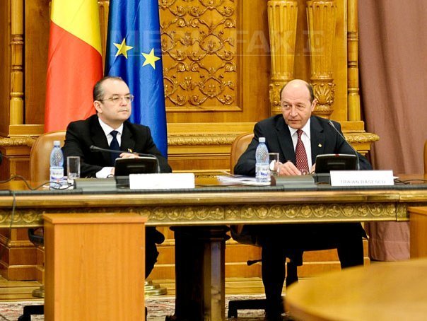 Basescu si Boc sunt la Neptun, urmand sa participe, duminica, la Ziua Marinei