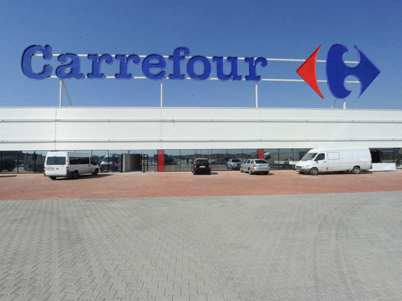 Carrefour sparge gheata si deschide primul hipermarket dupa aproape doi ani