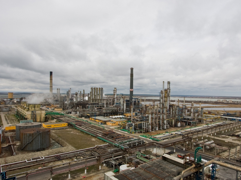 Rompetrol cere CNVM despagubiri de 50 milioane dolari pentru blocarea delistarii