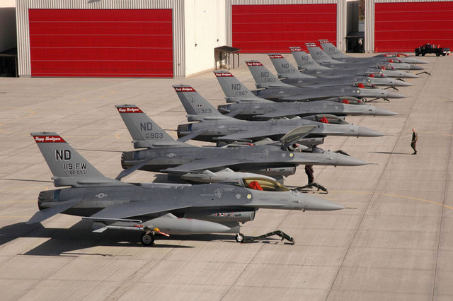 Americanii așteaptă azi banii pentru avioanele F16. Prima tranșă: 750 de milioane de dolari