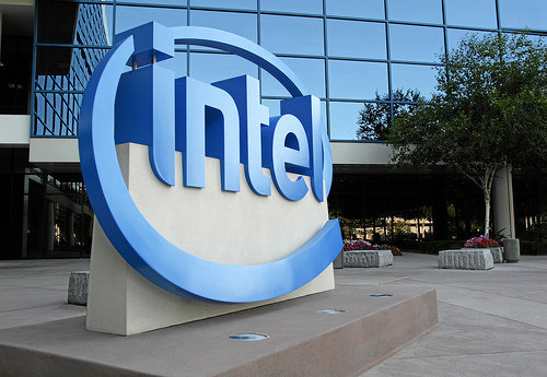 Intel preia compania de servicii de securitate informatica McAfee pentru 7,7 miliarde dolari