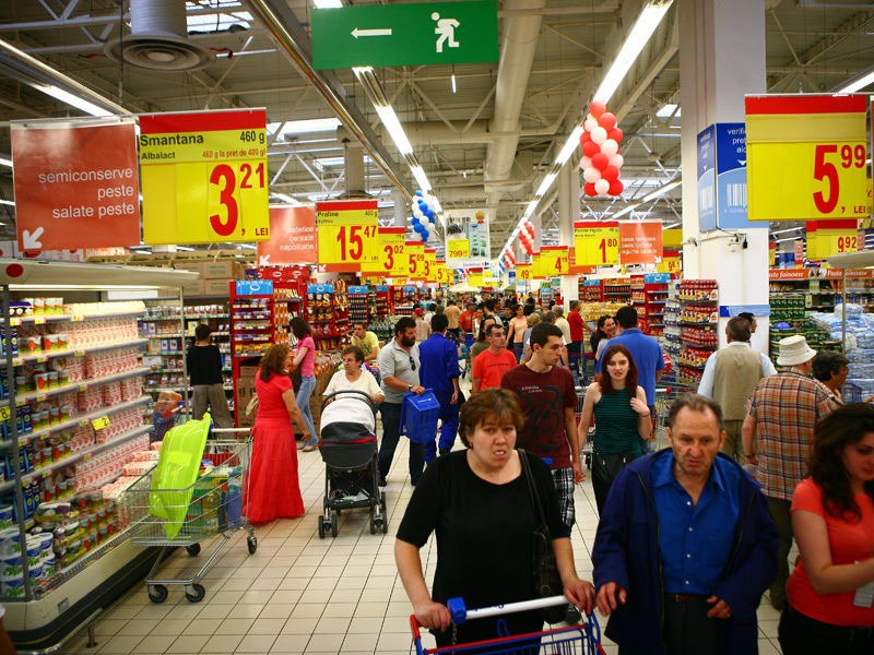Cu un salariu dublu, polonezii si cehii au preturi ca in Romania