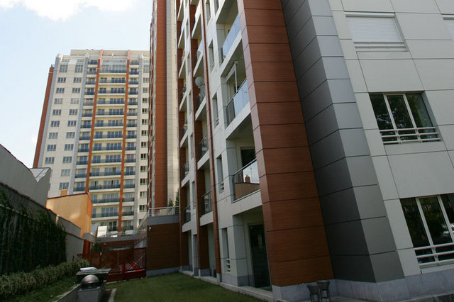 Romanii se pot face proprietari pe terenul de sub bloc, cu o investitie de 200 de lei