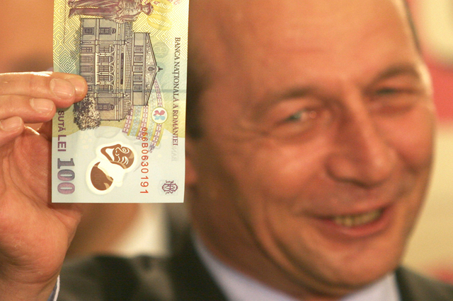 Cum s-a ratacit salariul donat al lui Traian Basescu