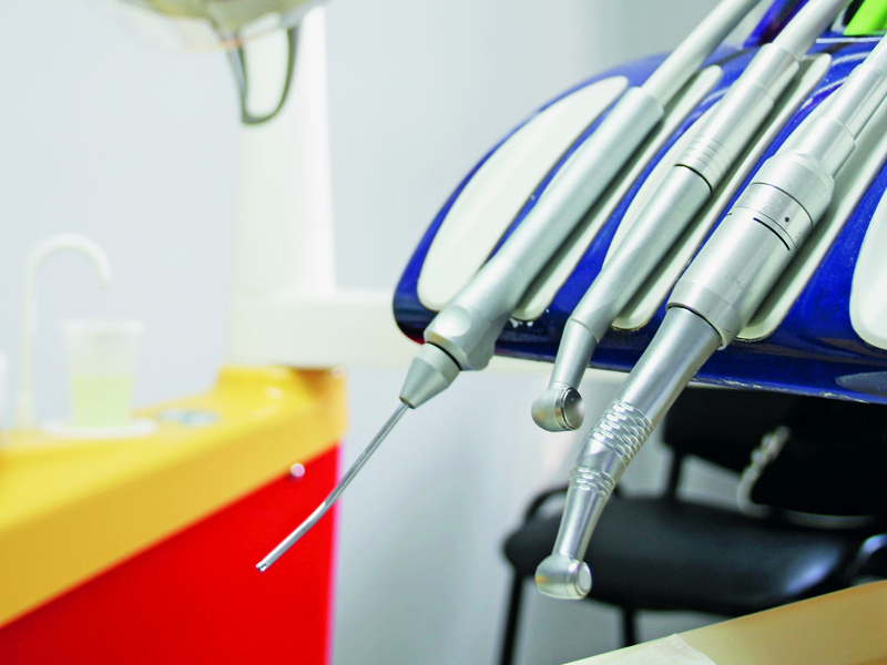 Romania, tara stirbilor: oamenii merg rar la dentist, le e rusine sa zambeasca si se plang de dureri
