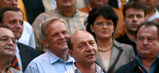 Pelerinajul lui Boc la Cotroceni: cum s-a dus la Basescu sa ia remanierea
