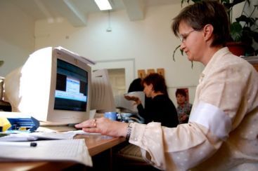 Cu cat au scazut salariile bugetarilor? Sporurile mentin lefurile functionarilor in topul celor mai mari salarii