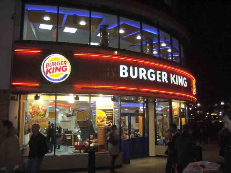 Pretul de achizitie a Burger King, estimat la 4 miliarde de dolari