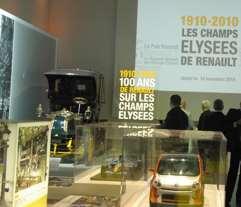 Cum se vede Champs-Elysees dupa 100 de ani de Renault (GALERIE FOTO)
