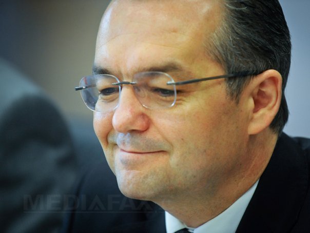 Financial Times: Timpul va arata daca remanierea este suficienta pentru salvarea Cabinetului Boc