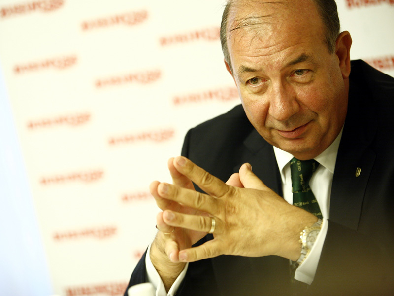 Seful CEC catre tinerii manageri: Luptati sa va atingeti obiectivul in orice conditii