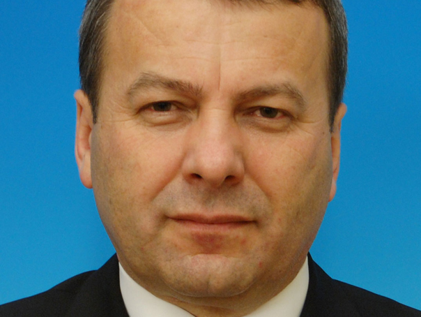 Basescu lui Botis si Ialomitianu: Nu repetati gestul de sfidare facut de predecesori
