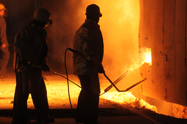 Salariile romanilor in iulie: in industrie, cresteri de 11%, la bugetari, taieri de 20%