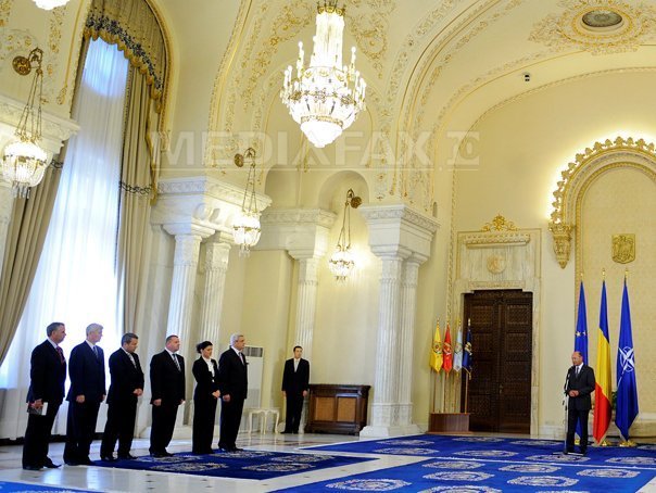 ING: Sansele ca Guvernul sa cada pana la finele anului cresc treptat