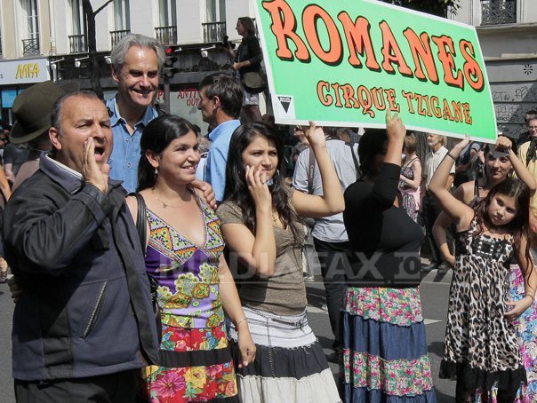 Mii de persoane au manifestat in Franta, mitingul de la Paris fiind deschis de romi romani