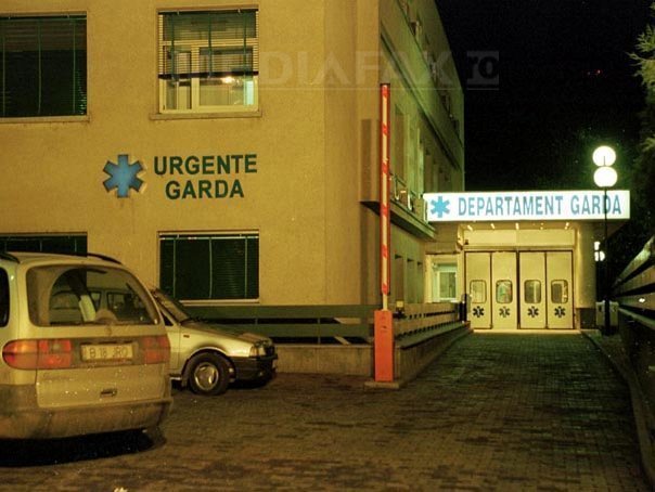 Politist in coma la spital, dupa ce a fost lovit cu o sticla in cap de un interlop pe care il ancheta