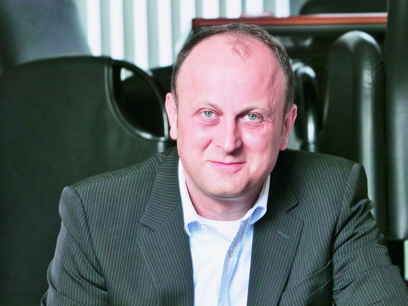Dan Sucu, Mobexpert. Numele lui Dan Sucu este primul lucru la care te gandesti atunci cand spui “Mobexpert”. De 17 ani, acest brand si-a facut loc pe piata de mobila, iar acum este cel mai mai important nume din industria de profil.