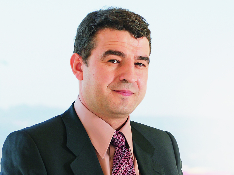 Iulian Dascalu, Iulius Group. Iulian Dascalu este, alaturi de omul de afaceri Gabriel Popoviciu, cel care controleaza proiectul Baneasa, singurul dezvoltator imobiliar roman care concureaza de la egal la egal cu investitorii straini de anvergura.