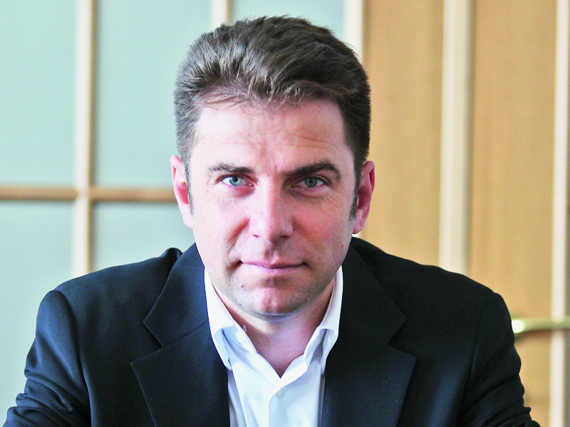 Dusan Wilms, Metro. S-a intors anul trecut la conducerea Metro Cash & Carry Romania dupa ce detinuse un mandat in functia de COO, ulterior director de expansiune si membru in Consiliul de Administratie al Real International, divizia de hipermarketuri a grupului german. CV-ul celui care are acum cea mai importanta pozitie din comertul romanesc poate impresiona pe oricine.