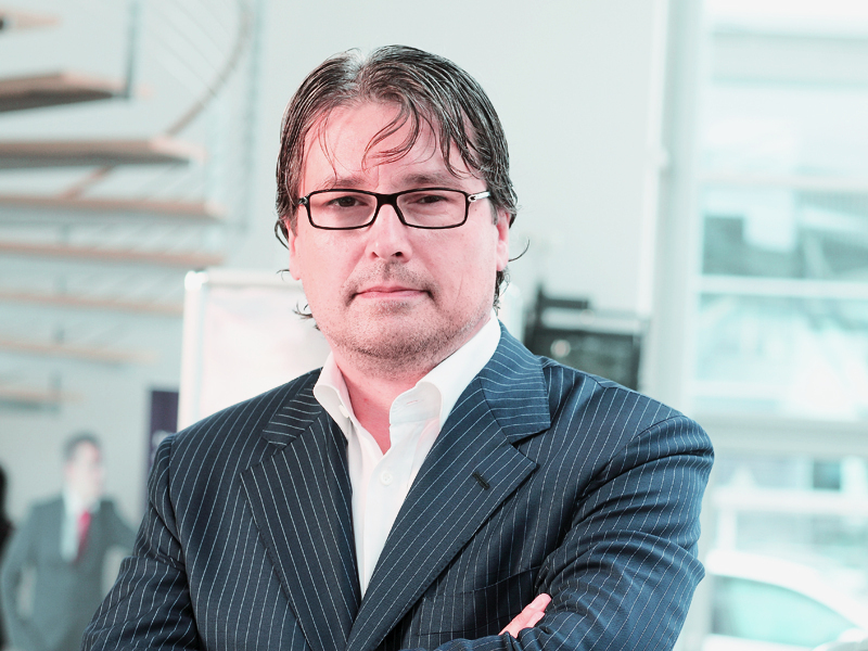 Brent Valmar, Porsche Romania. Daca exista un manager care sa domine cu autoritate un domeniu, probabil ca acesta este Brent Valmar, cel care a construit de la zero cel mai mare importator de masini si a ajuns unul dintre capii industriei auto.
