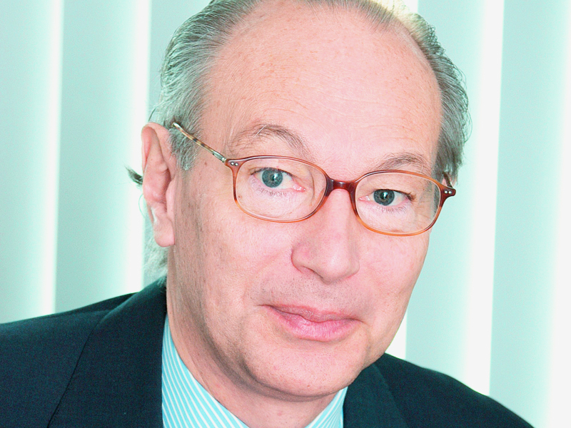 Philippe Questiaux, Lafarge. Grupul francez Lafarge a intrat pe piata din Romania in 1997, iar din 2002 are acelasi director general, pe Philippe Questiaux.