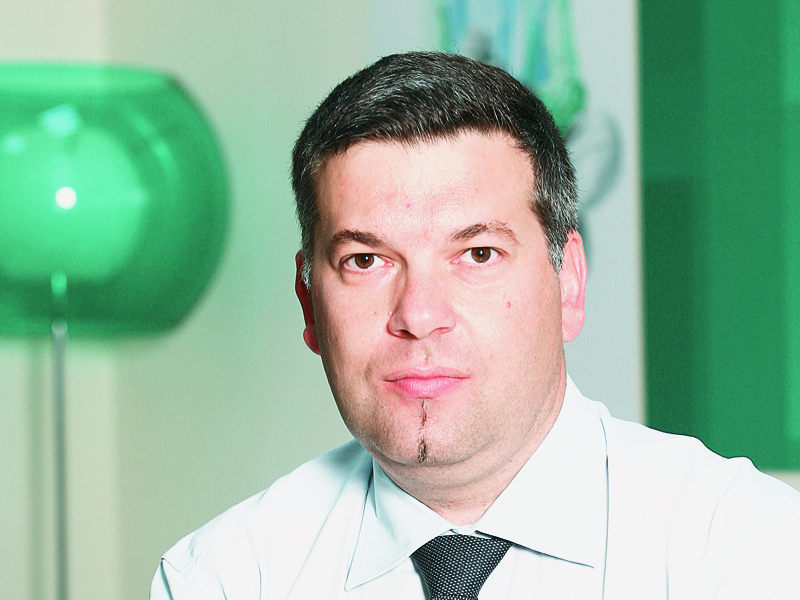 Lorand Szarvadi, Domo. Dupa ce a vandut pachetul majoritar din afacerea Domo unui fond de investitii, antreprenorul Lorand Szarvadi a incercat in 2010 sa-si rascumpere compania.