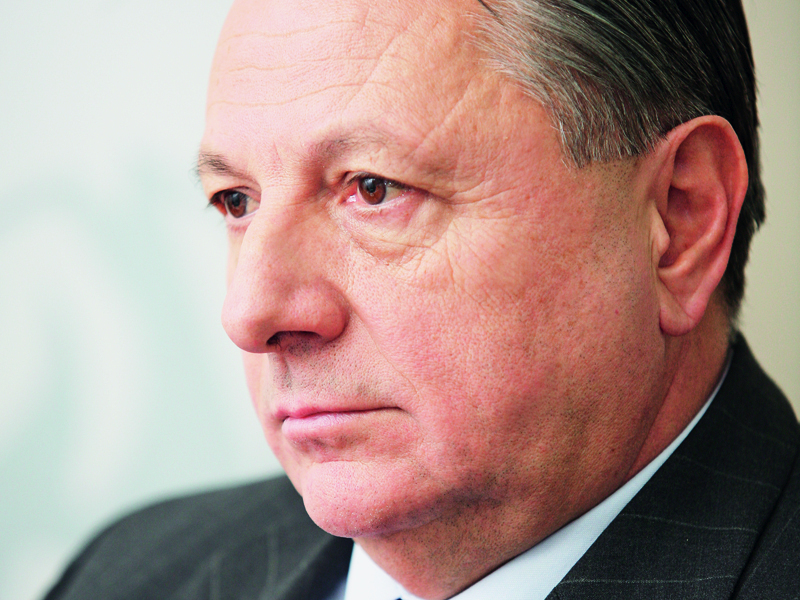 Mihai Rohan, CARPATCEMENT HOLDING. 40 de ani au trecut de când Mihai Rohan și-a început cariera în domeniul cimentului Este supranumit „tatăl cimentului“, pentru că este cel mai vechi director în funcție din producția de ciment din România și pentru că în 1990 a avut inițiativa înființării Romcim.