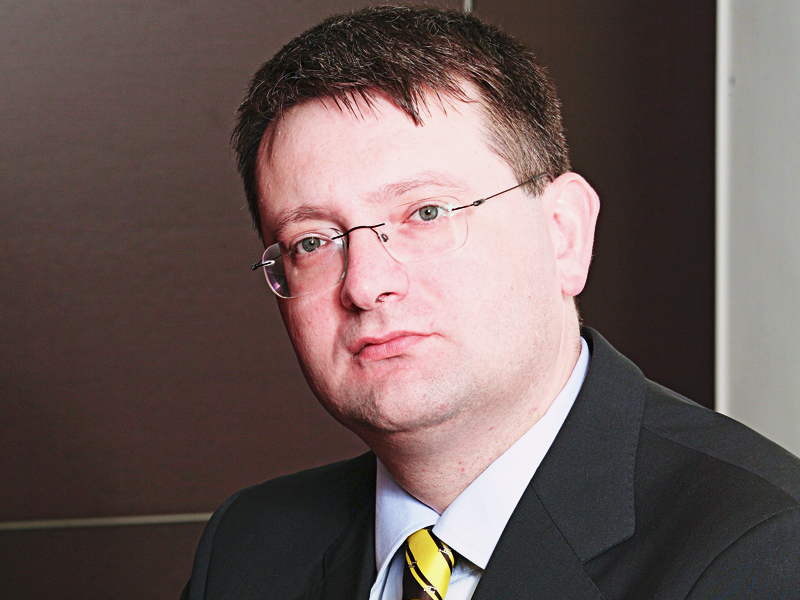 Specializat in auditul bancilor si in general al institutiilor financiare, Serban Toader coordoneaza toate serviciile de audit, asistenta fiscala si consultanta in afaceri ale KPMG in Romania si Moldova.