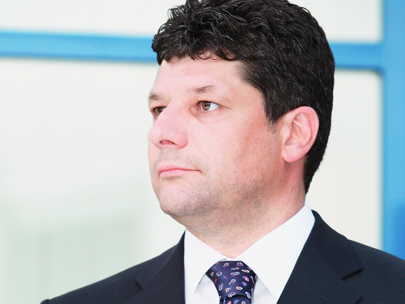 Cezar Rapotan a dezvoltat in 16 ani afacerea Arabesque, cel mai mare furnizor de materiale de constructii direct pe santier si una dintre putinele companii dezvoltate local care s-au extins peste granitele tarii.
