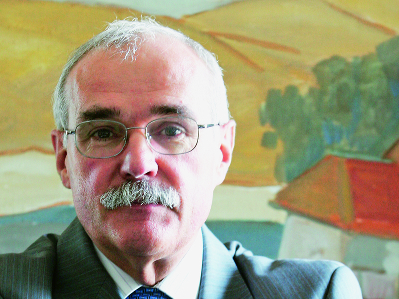 Guy Poupet lucrează pentru grupul Société Générale din anul 1975, iar în România a ajuns la începutul acestui an, când l-a înlocuit pe Patrick Gélin la conducerea celei de-a doua bănci din sistem.