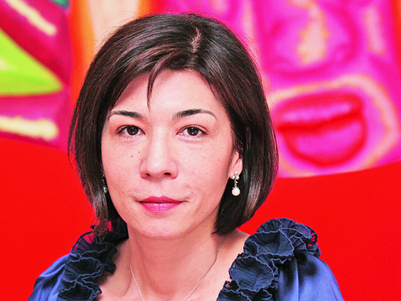 Ioana Iordache, LEO BURNETT. Ideea de a intra în publicitate i-a venit în urma unui proiect la care lucrase în timpul primului an de EMBA despre noile oportunități de business din România. La mijlocul anilor ‘90, Ioana Iordache a identificat două domenii cu potențial: turismul și publicitatea. A mizat pe al doilea.