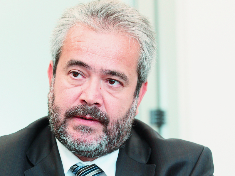 Horia Manda, AXXESS CAPITAL. În patru din cinci articole din presă Horia Manda este „unul din cei mai cunoscuți manageri de fonduri de investiții“. Îl califică experiența acumulată în aproape un deceniu și jumătate de când s-a implicat în activitatea de fuziuni, investiții și achiziții din sudul și estul Europei.