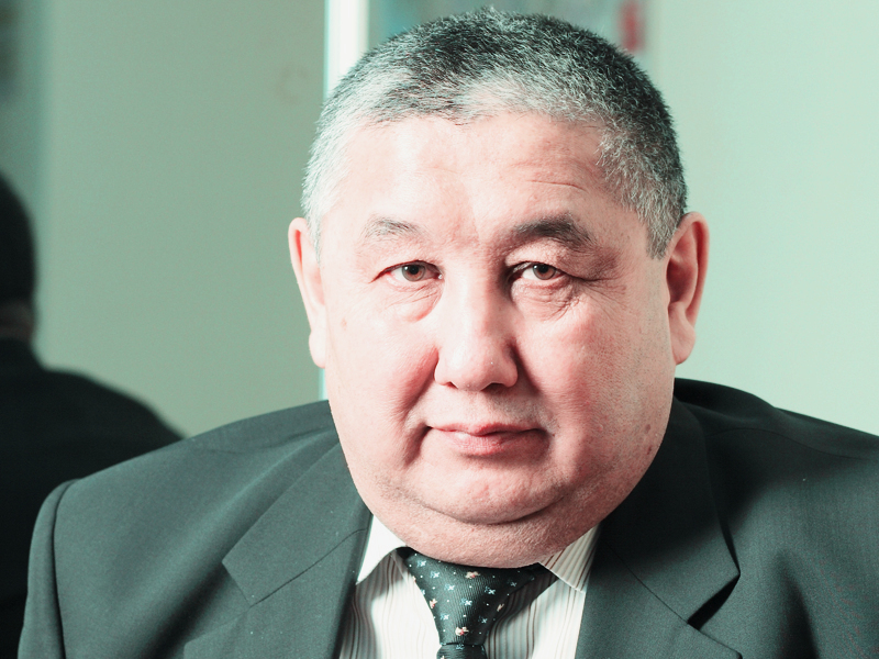 Din iulie 2009, Saduokhas Atashovich Meraliyev l-a înlocuit la conducerea Rompetrol pe Dinu Patriciu, care vânduse compania c=tre KazMunaiGaz din 2007.