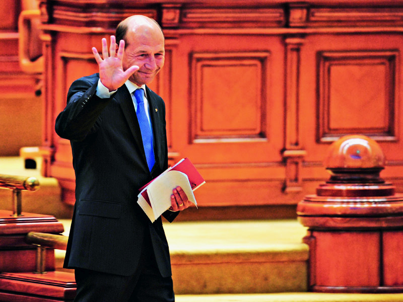 De ce le-a dat inapoi Basescu legea pensiilor