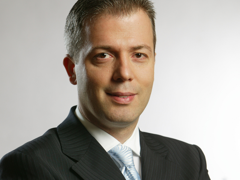 ALI ERGÜN ERGEN, CEO BANEASA DEVELOPMENTS: „ZILNIC PRIMIM ATAT DE MULTE CERERI DE SPATII COMERCIALE INCAT AM PUTEA  INCHIRIA INCA UN MALL“. Intr-o vreme in care degetele de la doua maini erau suficiente pentru a numara toate mall-urile din Romania, centrele comerciale deschise deja erau asaltate de clienti. Calculele de la acea vreme, cand firmele care doreau sa inchirieze un spatiu in mall se inscriau pe liste de asteptare, aratau ca o investitie intr-un mall se amortiza in circa trei ani. Vremurile s-au schimbat, iar cei mai multi chiriasi si-au renegociat contractele sau chiar si-au inchis magazinele.