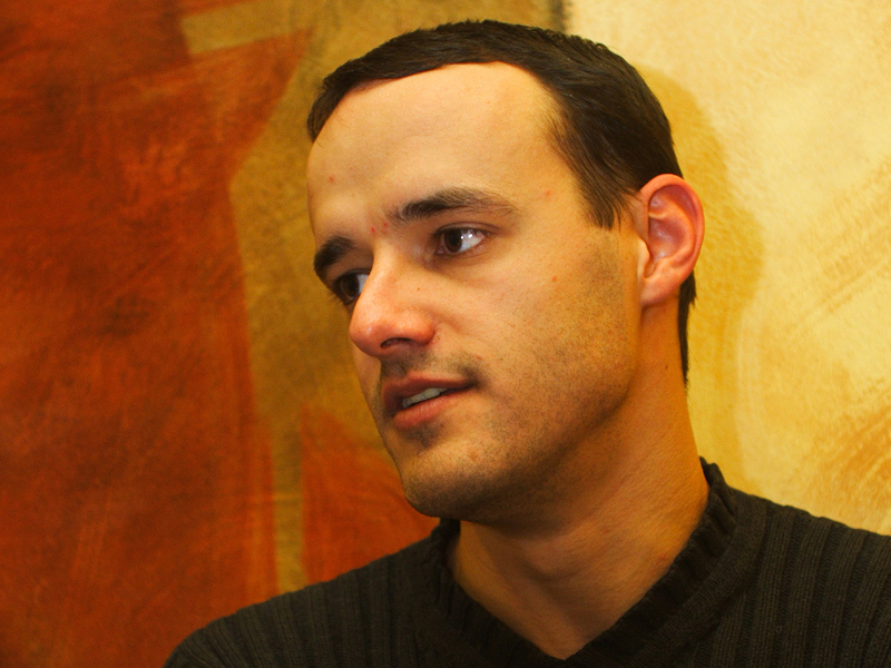 CATALIN OLTEANU, FONDATOR UMT: „SUNT REALIZAT FINANCIAR. LA NEGOCIERI, NU BANII ERAU IMPORTANTI, CI FAPTUL CA, LA 27 DE ANI, MICROSOFT SE GANDEA SA CUMPERE FIRMA MEA. PENTRU MINE ASTA E SUFICIENT“. In 2006, Catalin Olteanu si-a vandut firma, UMT New York, care facea software pentru managementul portofoliului de proiecte, catre Microsoft. Antreprenorul lucreaza in continuare la New York, in cadrul companiei. Catalin Olteanu a fost unul dintre primii tineri romani care au vandut afaceri software si al doilea care a vandut un proiect catre Microsoft, dupa Radu Georgescu. 