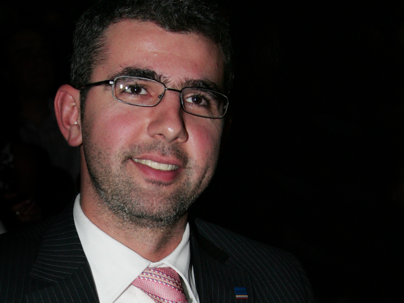 CORNEL MARIAN, DIRECTOR DE INVESTITII ORESA: „BNR AR TREBUI SA AIBA MAI MULTA INCREDERE IN INTELEPCIUNEA CONSUMATORILOR  SI A BANCILOR COMERCIALE“. In urma cu cinci ani, din pozitia de director general al retailerului Flanco, Marian credea ca limitarea creditelor de consum prin normele aplicate de BNR nu va avea efecte pe termen lung. In opinia lui, consumatorii sunt capabili sa decida daca pot sustine un credit, iar bancile stiu sa-si selecteze clientii.