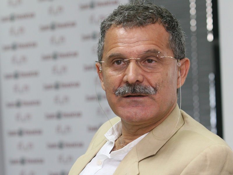 DAN IOAN POPP, FONDATOR IMPACT BUCURESTI: „IN MATERIE DE PRET, ROMANII AU UN SIMT SPECULATIV MARE – VOR ASTEPTA MAI  MULT, DAR NU VOR LASA DIN PRET. TIMPUL NU CONTEAZA“. Este adevarat ca timpul n-a contat inainte de criza. La fel de adevarat, romanii cumparau un imobil doar cu gandul de a-l vinde in profit peste numai cateva luni, fara a lua in calcul ca balonul de sapun din industria imobiliara s-ar putea sparge, iar preturile ar putea sa o ia in directia opusa. In ultimii doi ani insa, timpul a capatat o cu totul alta valoare.