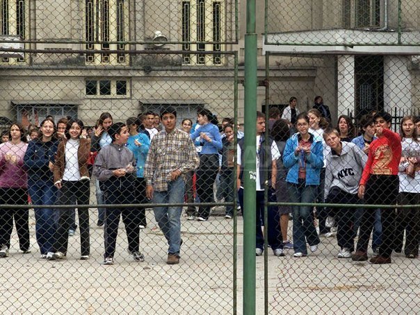 Cursuri suspendate in scoli din mai multe judete din tara