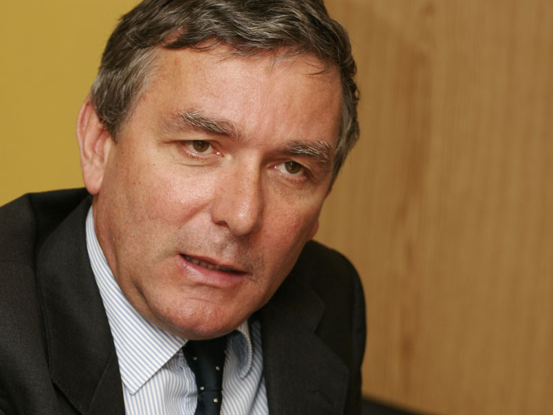 ENRICO MALERBA, FOST DIRECTOR GENERAL PIRELLI TYRES: „PROVOCAREA E SA DEMONSTRAM CA «MADE IN ROMANIA» ESTE LA FEL DE BUN, DACA NU CHIAR MAI BUN DECAT PRODUSUL DIN ALTA TARA“. Slatina atragea in 2007 investitii de prima mana. Italienii de la Pirelli povesteau atunci despre istoria investitiei de 170 de milioane de euro si cum va ajunge Slatina sa detina a doua fabrica Pirelli din Europa ca marime. Cartea a fost una castigatoare, dat fiind ca  businessul cu anvelope premium merge la fel de bine si in 2010.