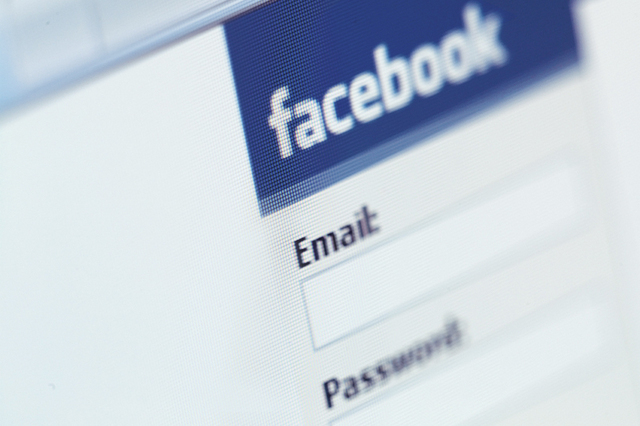 Utilizatorii de Facebook sunt cel mai activi miercurea