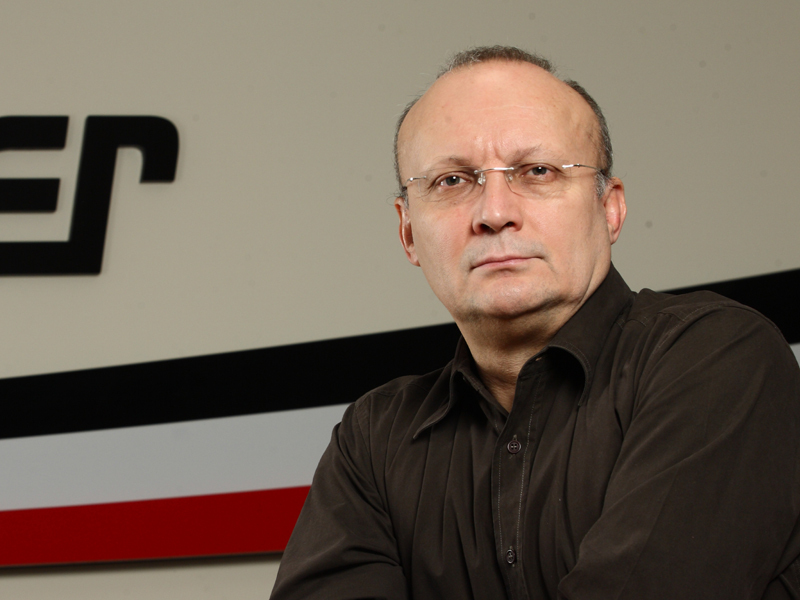 FLORIN TALPES, FONDATOR SOFTWIN: „MARILE ACHIZITII SE VOR FACE IN CIRCA TREI-CINCI ANI. ATUNCI, PIATA ROMANEASCA  DE SOFTWARE SI SERVICII SE VA MATURIZA SUFICIENT DE MULT SI VALORILE CARE SE VOR OBTINE PENTRU COMPANIILE ROMANESTI VOR FI NET SUPERIOARE“. In 2005, Talpes spunea ca piata romaneasca de software si servicii se pregateste pentru cea mai importanta etapa de achizitii din istoria sa. Intre timp, a venit criza, piata s-a plafonat, iar marile achizitii se lasa din nou asteptate. Sunt si cateva exceptii, cea mai recenta tranzactie fiind prezentata pe larg in pagina 10 a acestei editii a revistei.